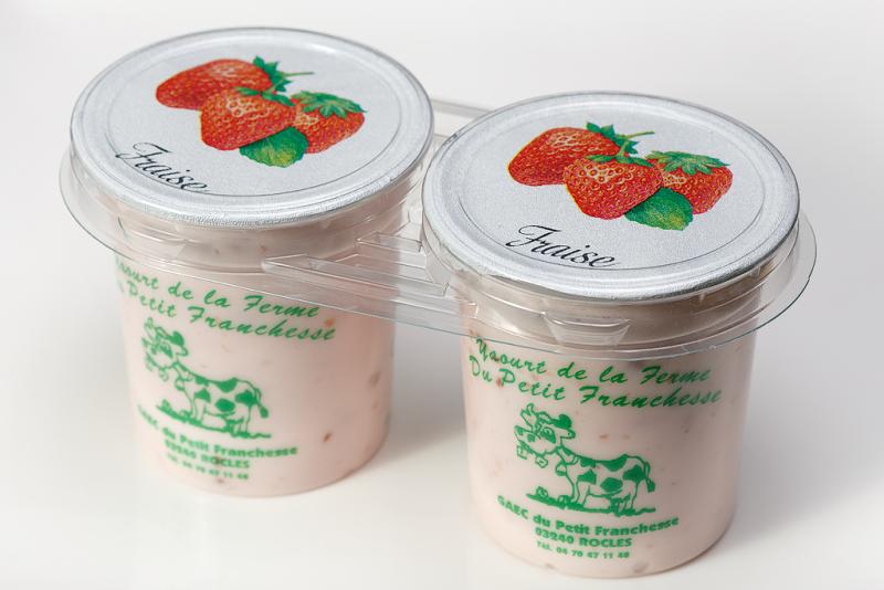 2 yaourts à la fraise (La ferme du petit Franchesse)